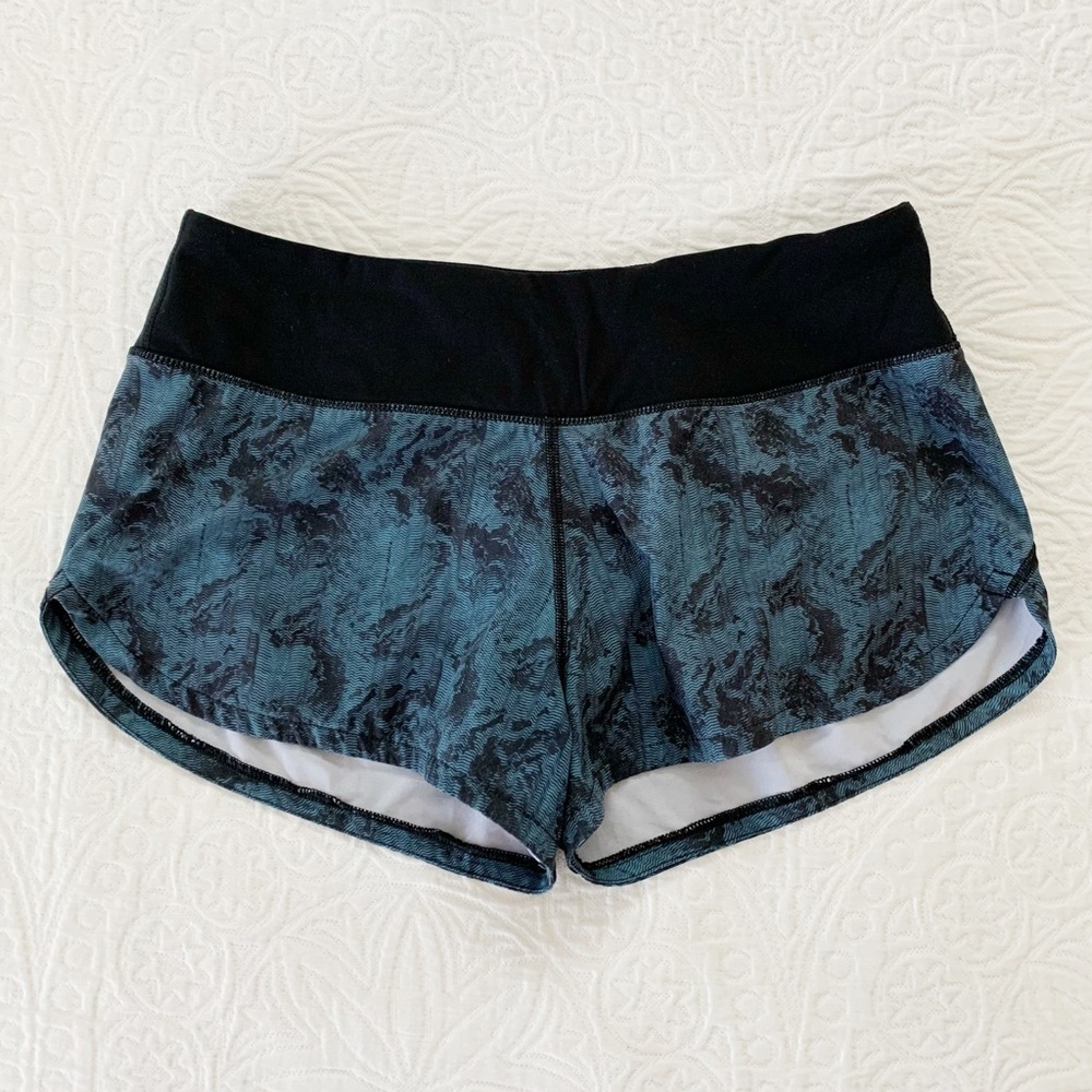 Vuori Women’s Omni Performance Shorts, Desert‎ Dunes